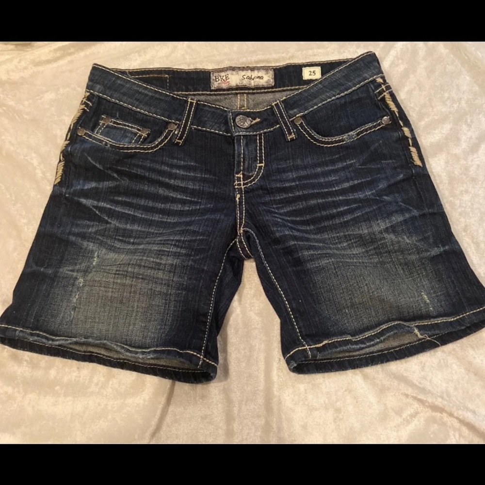 🆕BKE Sabrina denim shorts 25